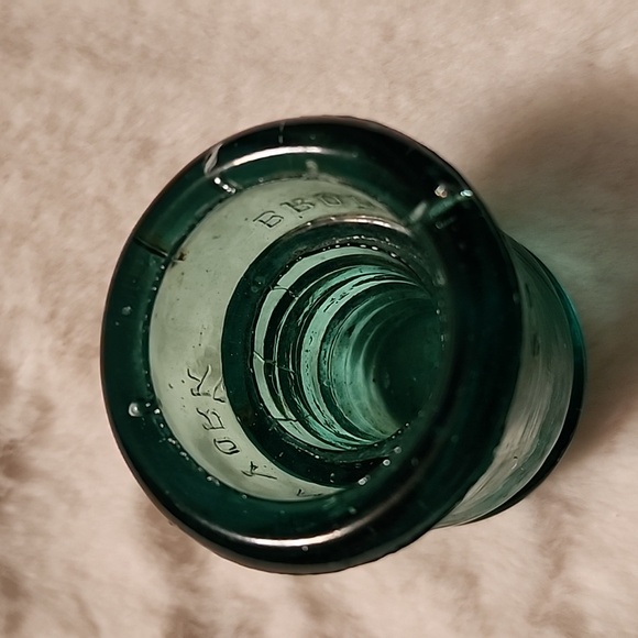 VINTAGE SWIRLED BROOKFIELD HOOPSKIRT GLASS INSULATOR GREEN AQUA. - Picture 5 of 6